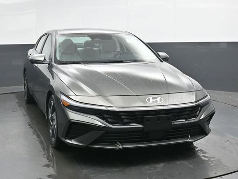 Used 2024 Hyundai Elantra Limited FWD image 5