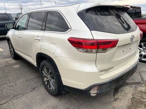 Used 2019 Toyota Highlander XLE AWD/4WD image 4