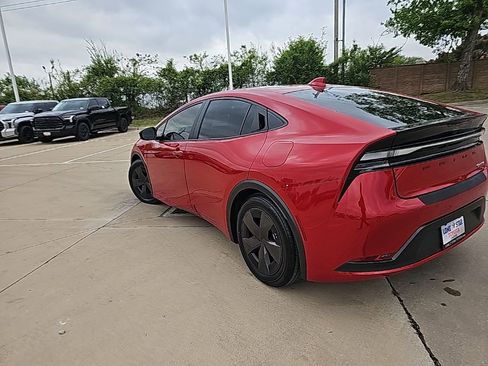 Used 2025 Toyota Prius Plug-In Hybrid image 5
