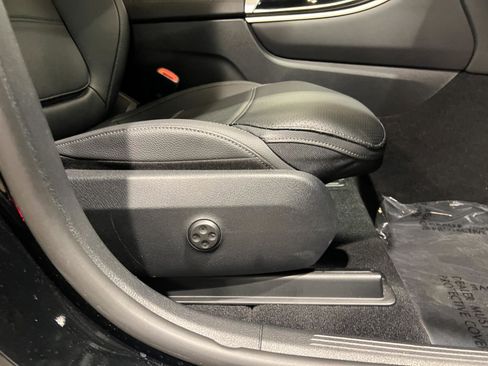 Used 2025 Mercedes-Benz GLC 350e 4MATIC image 43