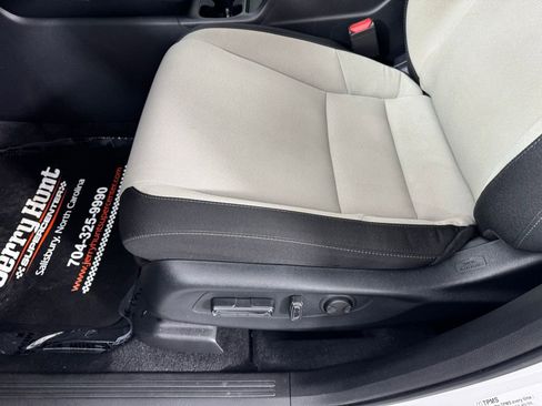 Used 2023 Honda CR-V EX image 11