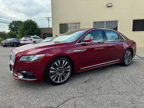 Used 2017 Lincoln Continental Select w/ Technology Package FWD image 4