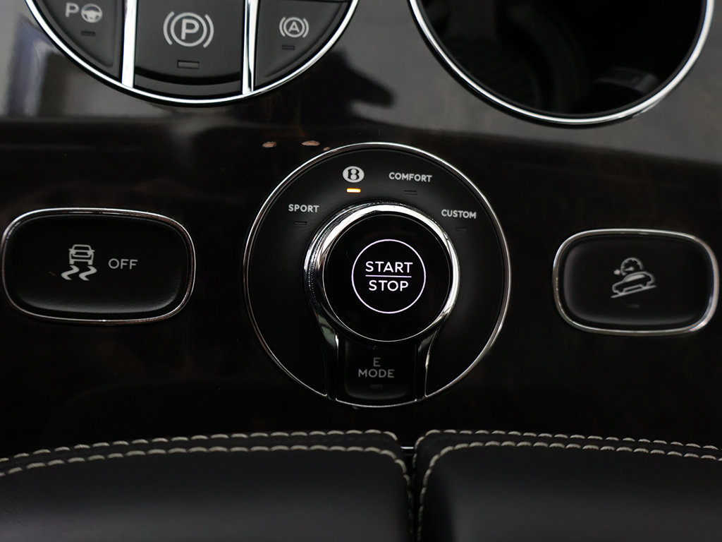 Used 2020 Bentley Bentayga Plug-In Hybrid AWD/4WD image 65