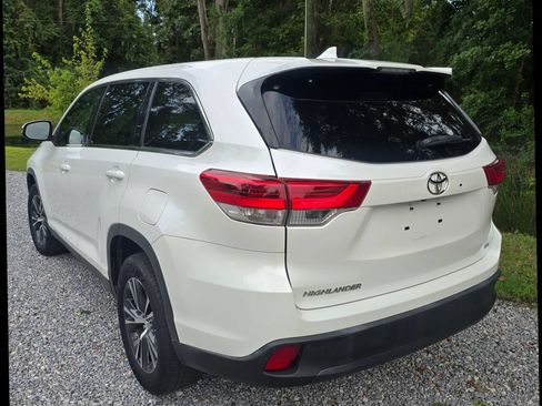 Used 2019 Toyota Highlander Plus FWD image 15