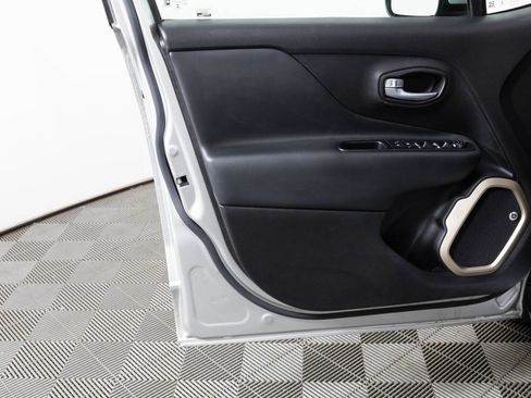 Used 2016 Jeep Renegade 75th Anniversary image 17