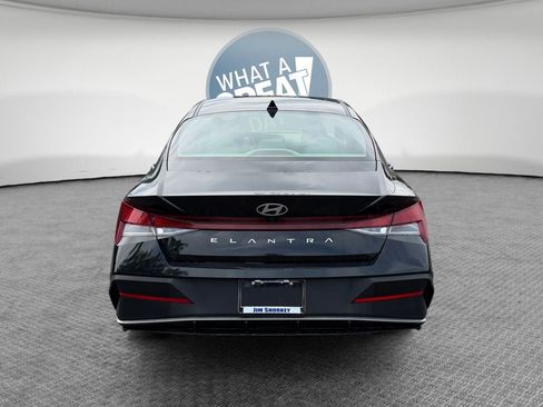 Used 2024 Hyundai Elantra SEL FWD image 5