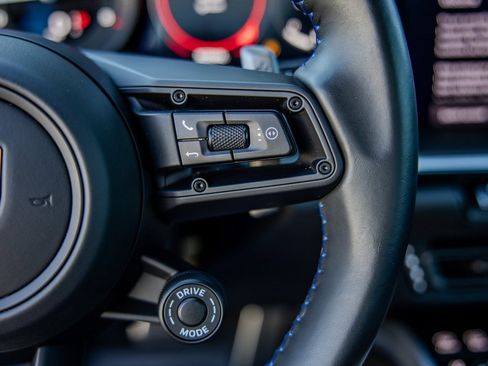 Used 2022 Porsche 911 Carrera image 7