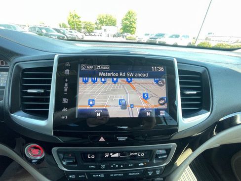 Used 2017 Honda Pilot Touring image 33