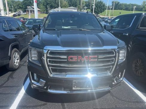 Used 2022 GMC Yukon XL SLT w/ SLT Premium Package AWD/4WD image 3