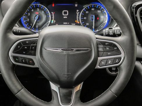 Used 2025 Chrysler Pacifica Select FWD image 26