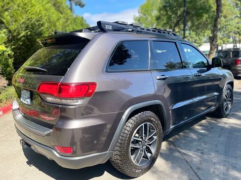 Used 2020 Jeep Grand Cherokee Trailhawk w/ Trailhawk Luxury Group AWD/4WD image 4