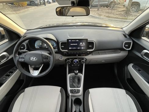 Used 2025 Hyundai Venue SEL image 10