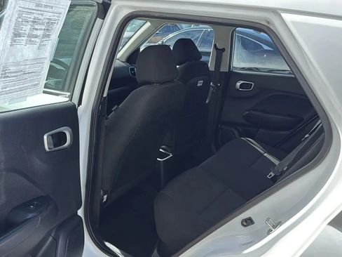 Used 2021 Hyundai Venue SE image 26