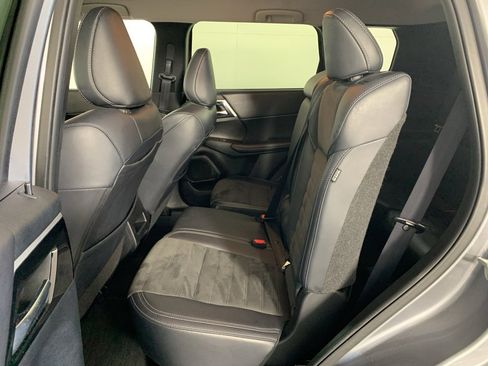 Used 2024 Mitsubishi Outlander SE image 32