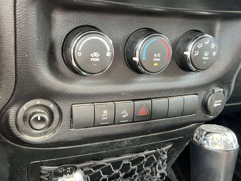Used 2016 Jeep Wrangler Unlimited Sport w/ Quick Order Package 24S AWD/4WD image 27