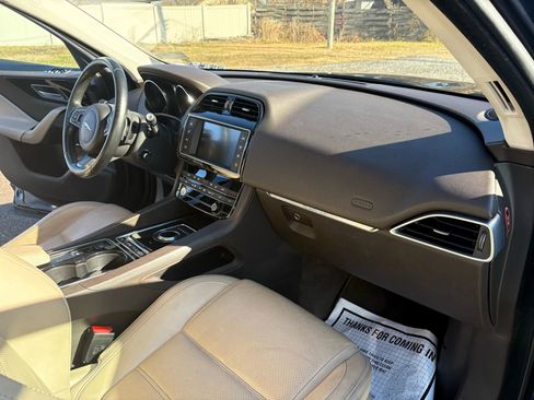 Used 2017 Jaguar F-PACE Prestige image 31