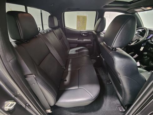 Used 2018 Toyota Tacoma TRD Off-Road w/ TRD Premium Off Road Package AWD/4WD image 22