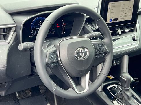 Used 2023 Toyota Corolla Cross XLE w/ Convenience Package AWD/4WD image 10