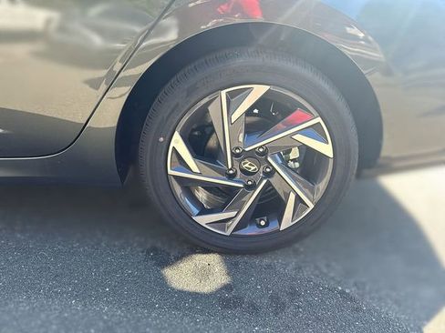 New 2025 Hyundai Elantra Limited FWD image 42