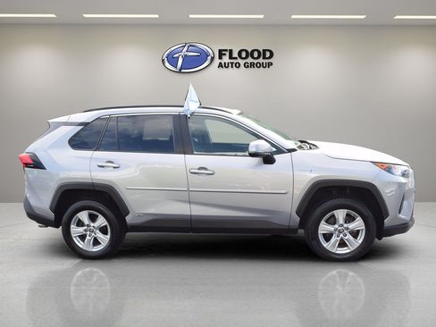 Used 2021 Toyota RAV4 LE w/ Carpet Mat Package (TMS) AWD/4WD image 3