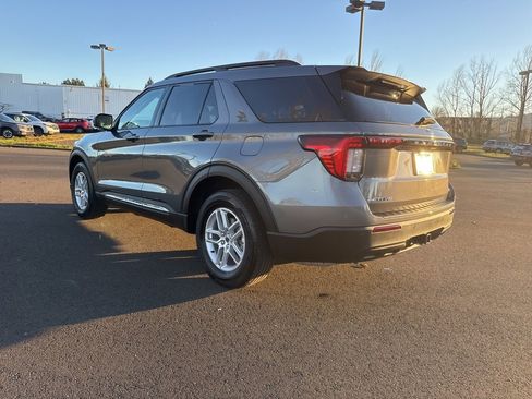 Used 2025 Ford Explorer Active image 5