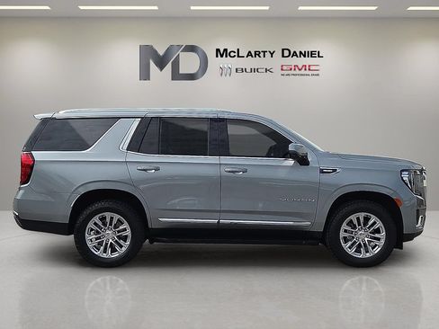 Certified 2024 GMC Yukon SLT w/ SLT Luxury Package AWD/4WD image 15