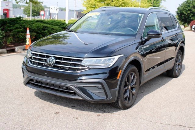 Used 2024 Volkswagen Tiguan SE w/ Panoramic Sunroof Package AWD/4WD image 11