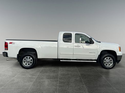 Used 2011 GMC Sierra 3500 SLT w/ SLT Convenience Package image 8