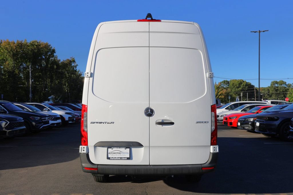 Used 2025 Mercedes-Benz Sprinter 2500 image 4