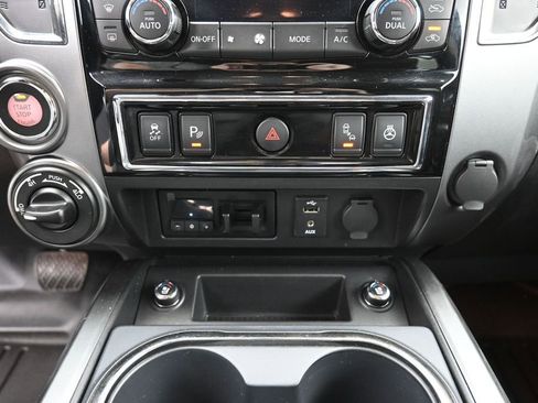 Used 2018 Nissan Titan Platinum Reserve w/ Platinum Utility Package AWD/4WD image 28