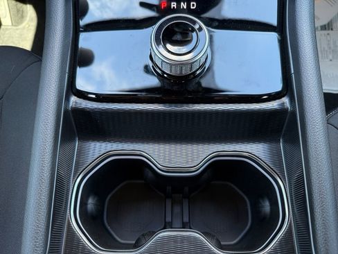 New 2025 Jeep Grand Cherokee Laredo image 9