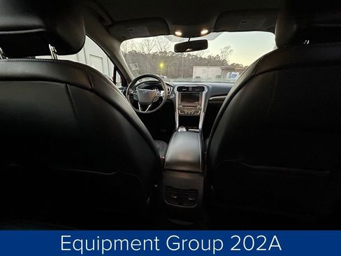 Used 2017 Ford Fusion SE w/ Fusion SE Technology Package image 20