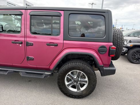 Used 2021 Jeep Wrangler Unlimited Sahara w/ Dual Top Group AWD/4WD image 9