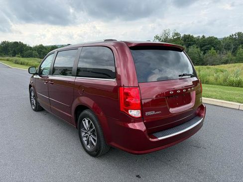 Used 2017 Dodge Grand Caravan SXT FWD image 6