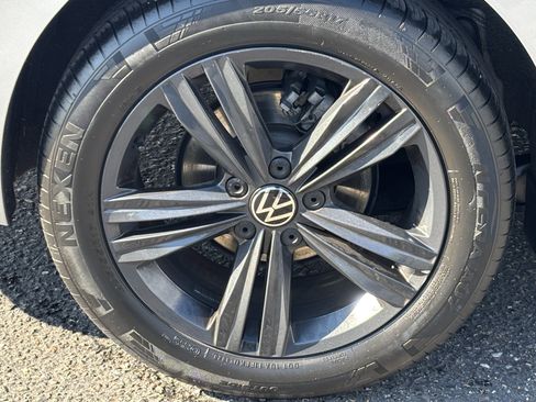 Used 2024 Volkswagen Jetta SE w/ Panoramic Sunroof Package image 8
