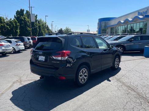 Used 2020 Subaru Forester Premium AWD/4WD image 5