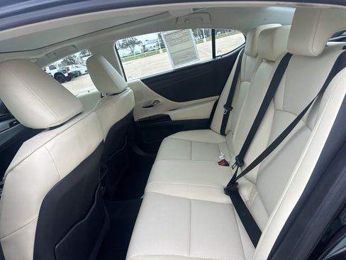Used 2022 Lexus ES 350 w/ Premium Package image 4