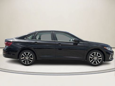 New 2026 Volkswagen Jetta SE FWD image 2