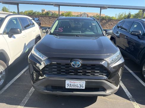 Certified 2021 Toyota RAV4 LE AWD/4WD image 3