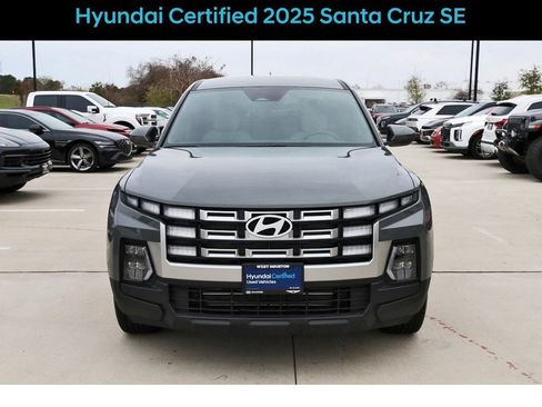 Certified 2025 Hyundai Santa Cruz SE image 2