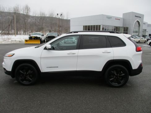Used 2018 Jeep Cherokee Limited w/ High Altitude Package image 8