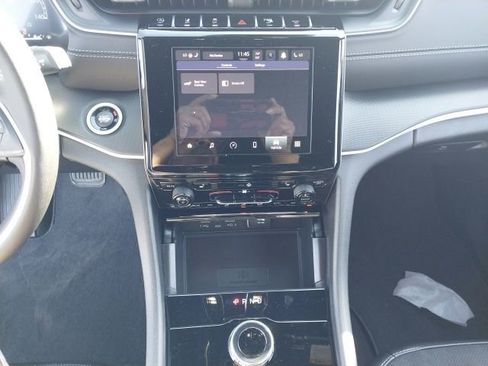 New 2025 Jeep Grand Cherokee Laredo image 13