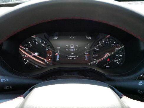 Used 2025 Jeep Compass Trailhawk AWD/4WD image 21