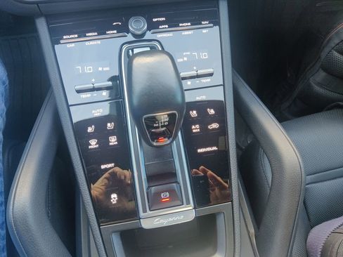 Used 2022 Porsche Cayenne AWD/4WD image 9