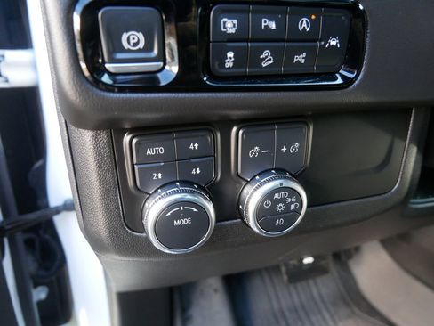 Certified 2025 GMC Yukon XL AT4 w/ AT4 Premium Package image 17