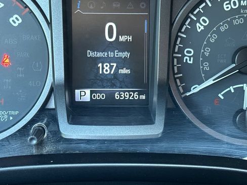 Used 2018 Toyota Tacoma TRD Off-Road AWD/4WD image 25