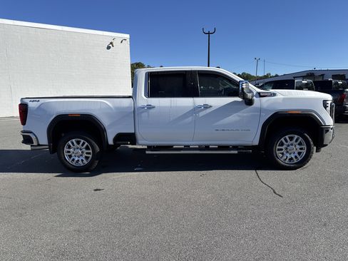 Used 2024 GMC Sierra 2500 SLT w/ SLT Convenience Package image 9