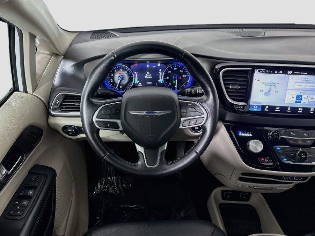 Used 2021 Chrysler Pacifica Touring-L FWD image 21