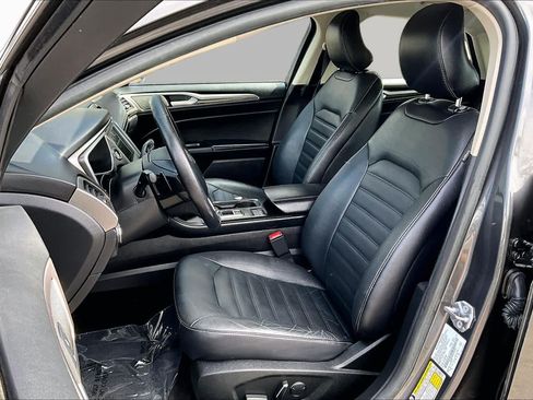 Used 2018 Ford Fusion SE w/ Fusion SE Technology Package FWD image 8