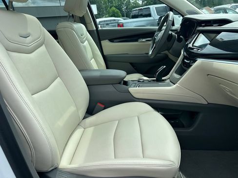Certified 2024 Cadillac XT6 Premium Luxury w/ Technology Package AWD/4WD image 13